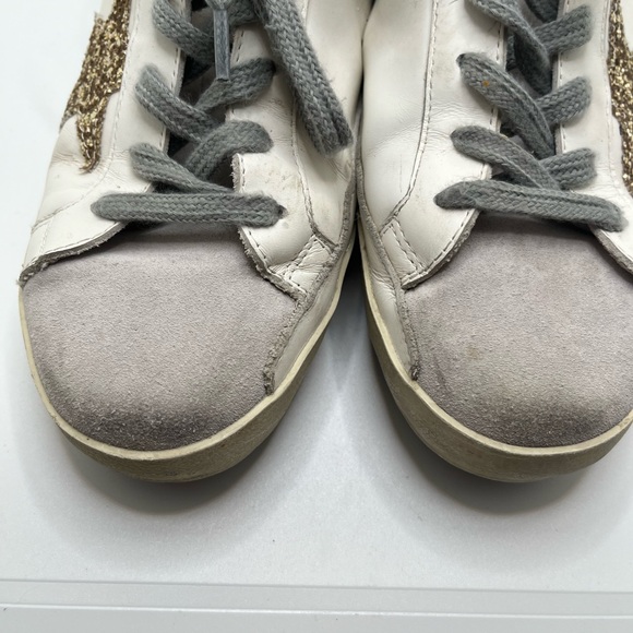 Golden goose size 9, great shape except one flaw show in pics. Could easily fix - Picture 4 of 11